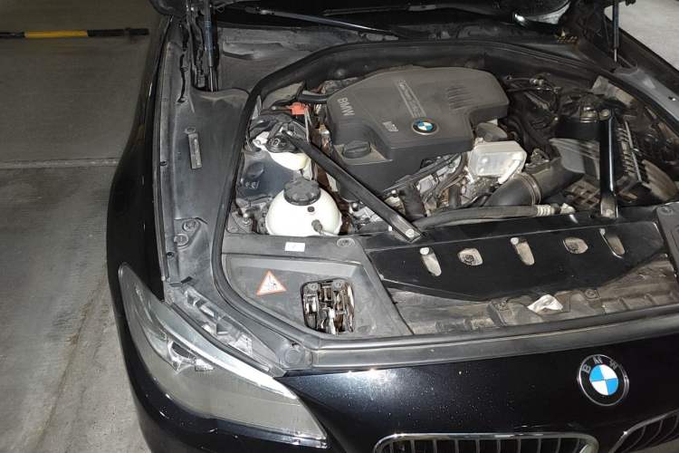 Used BMW 5 Series 2014 520i Elegant Edition Engine Bay Right