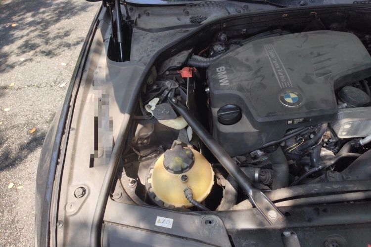 Used BMW 5 Series 2014 525Li Leading Model Engine Bay Right