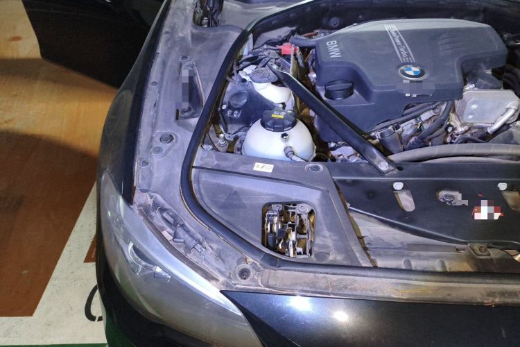 Used BMW 5 Series 2014 520Li Elegant Model Engine Bay Right