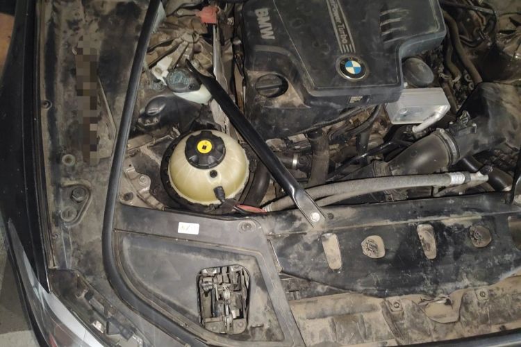 Used BMW 5 Series 2014 525Li Leading Model Engine Bay Right
