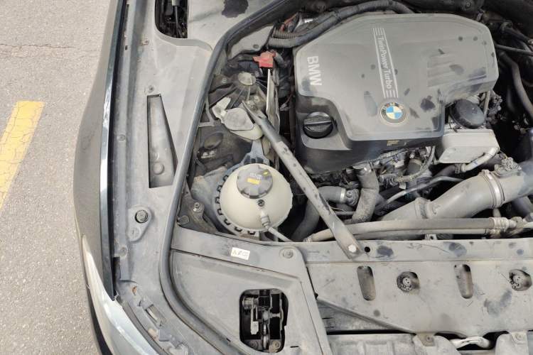 Used BMW 5 Series 2014 525Li Luxury Design Package Engine Bay Right