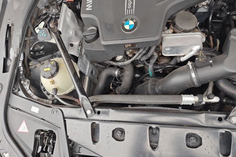 Used BMW 5 Series 2014 520Li Elegant Model Engine Bay Right