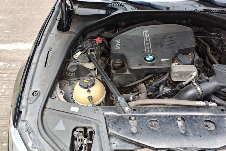 Used BMW 5 Series 2014 520i Elegant Edition Engine Bay Right
