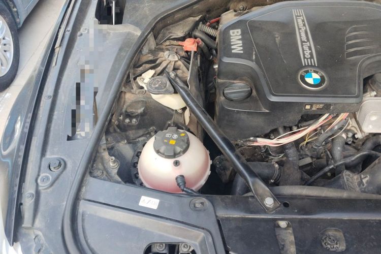 Used BMW 5 Series 2014 528Li Leading Model Engine Bay Right
