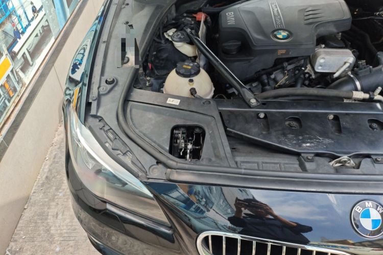 Used BMW 5 Series 2014 520Li Elegant Model Engine Bay Right