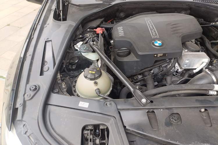 Used BMW 5 Series 2014 520Li Elegant Model Engine Bay Right