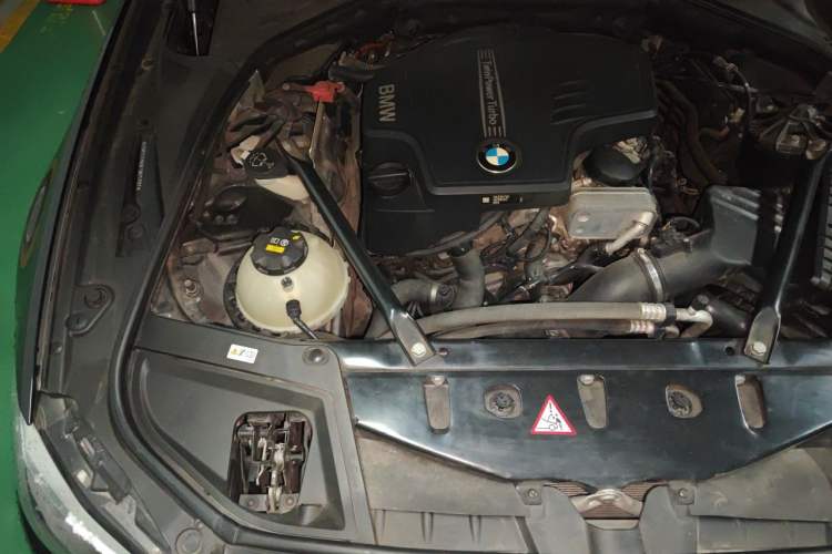 Used BMW 5 Series 2014 525Li Leading Model Engine Bay Right
