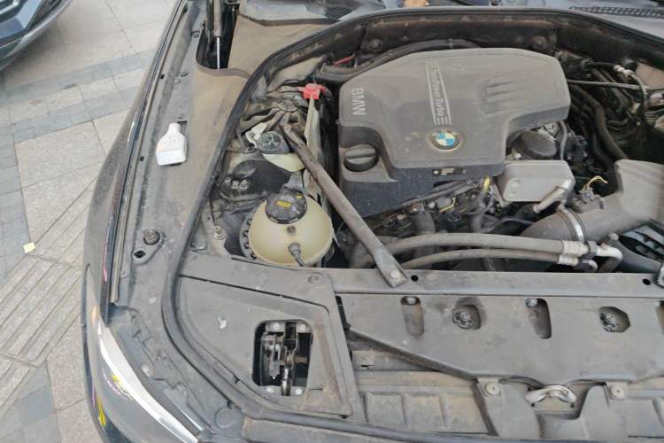 Used BMW 5 Series 2014 525Li Luxury Design Package Engine Bay Right