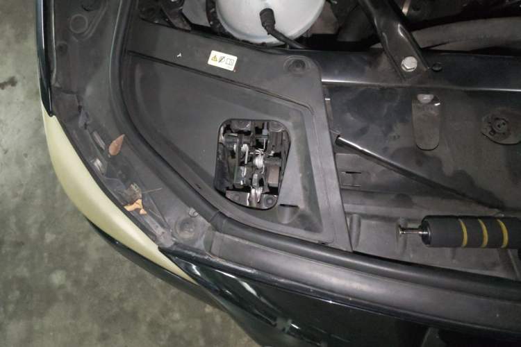 Used BMW 5 Series 2014 525Li Luxury Design Package Engine Bay Right