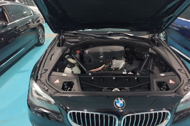 Used BMW 5 Series 2014 520Li Elegant Model Engine Bay Right
