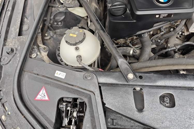 Used BMW 5 Series 2014 525Li Leading Model Engine Bay Right