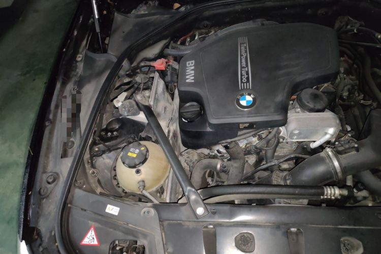 Used BMW 5 Series 2014 525Li Leading Model Engine Bay Right