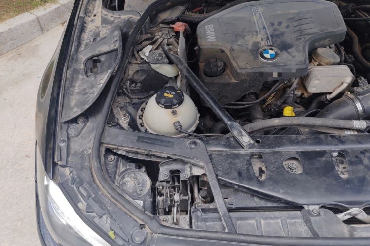 Used BMW 5 Series 2014 525Li Luxury Design Package Engine Bay Right