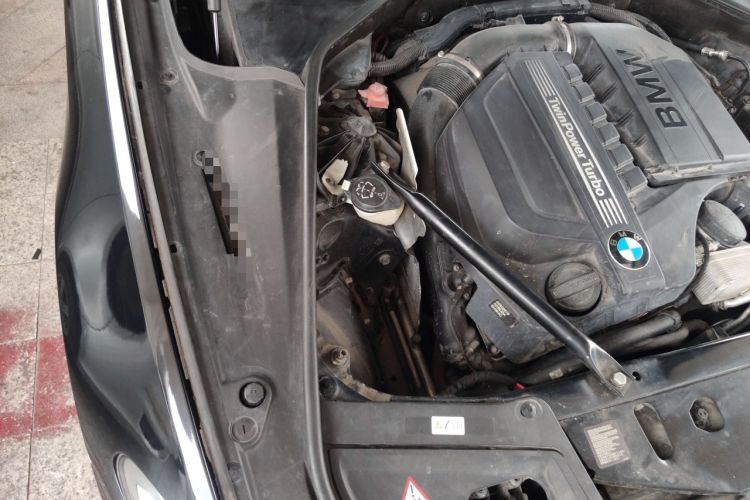 Used BMW 5 Series 2014 535Li Leading Model Engine Bay Right