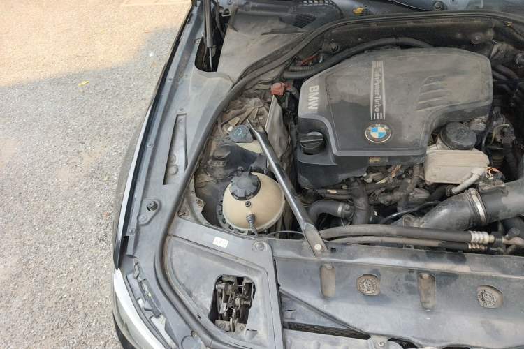 Used BMW 5 Series 2014 520Li Elegant Model Engine Bay Right