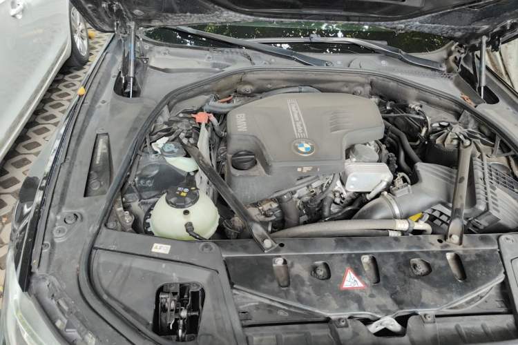 Used BMW 5 Series 2014 525Li Leading Model Engine Bay Right