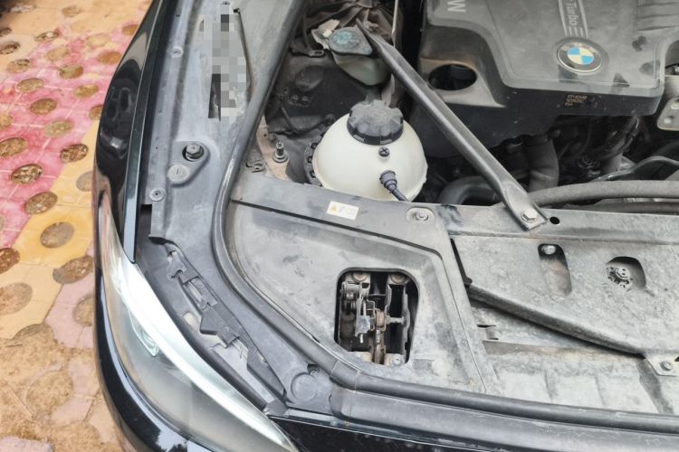 Used BMW 5 Series 2014 528Li Leading Model Engine Bay Right