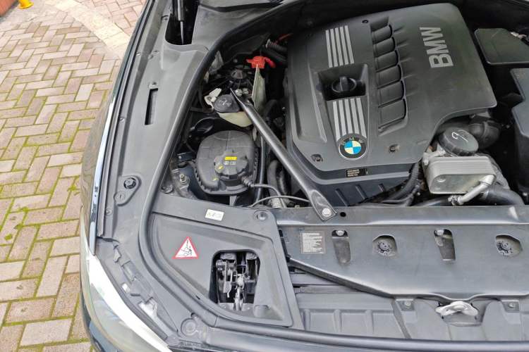 Used BMW 5 Series 2014 530Li Luxury Design Package Engine Bay Right