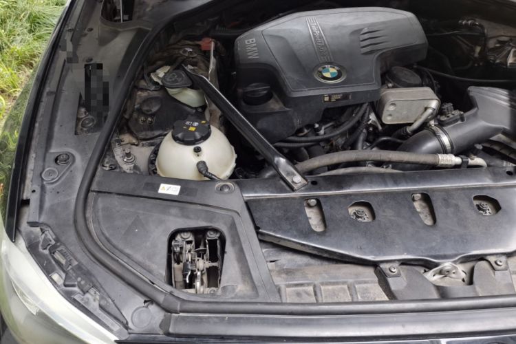 Used BMW 5 Series 2014 528Li Leading Model Engine Bay Right