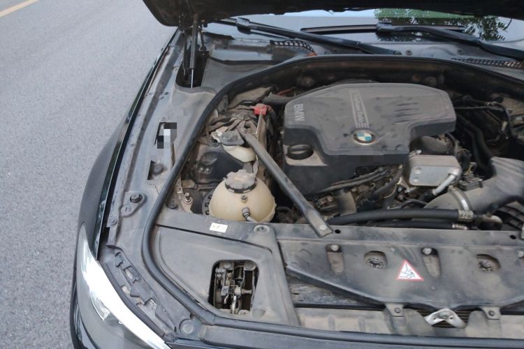 Used BMW 5 Series 2014 525Li Leading Model Engine Bay Right