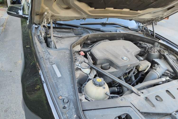 Used BMW 5 Series 2014 525Li Luxury Design Package Engine Bay Right