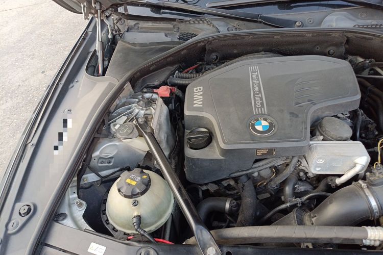 Used BMW 5 Series 2014 520Li Elegant Model Engine Bay Right
