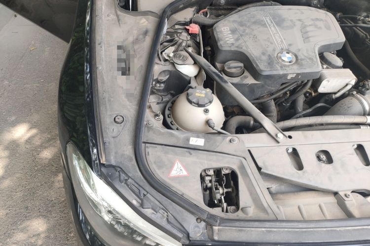 Used BMW 5 Series 2014 520Li Elegant Model Engine Bay Right