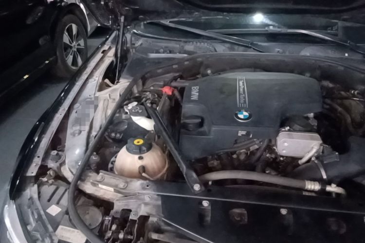 Used BMW 5 Series 2014 525Li Leading Model Engine Bay Right
