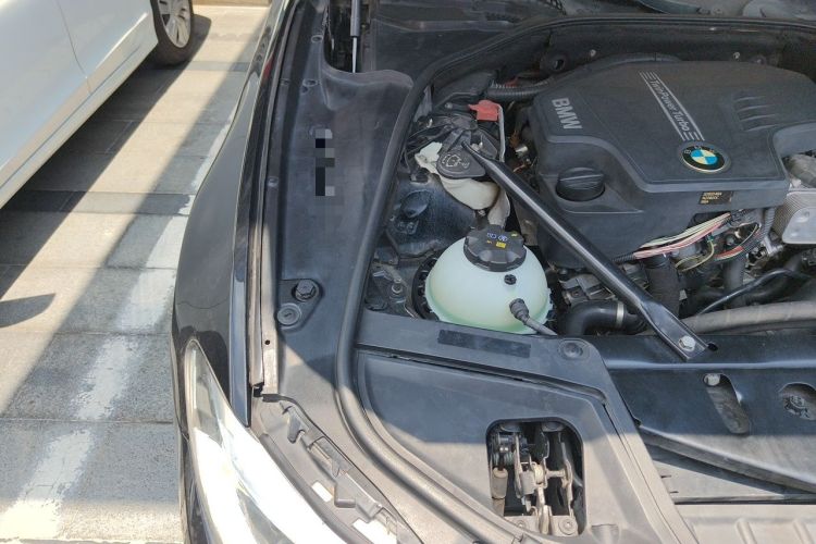 Used BMW 5 Series 2014 528Li xDrive Premium Edition Engine Bay Right