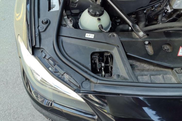 Used BMW 5 Series 2014 520Li Elegant Model Engine Bay Right