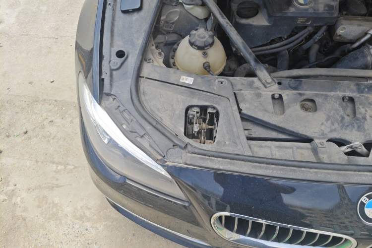 Used BMW 5 Series 2014 525Li Luxury Design Package Engine Bay Right