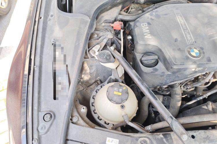 Used BMW 5 Series 2014 525Li Leading Model Engine Bay Right