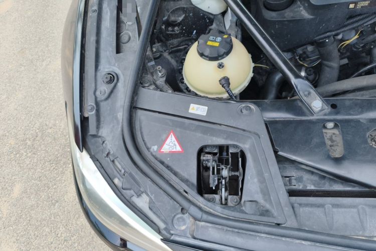 Used BMW 5 Series 2014 520Li Elegant Model Engine Bay Right