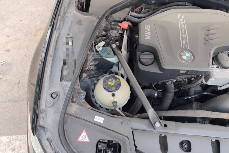 Used BMW 5 Series 2014 525Li Luxury Design Package Engine Bay Right