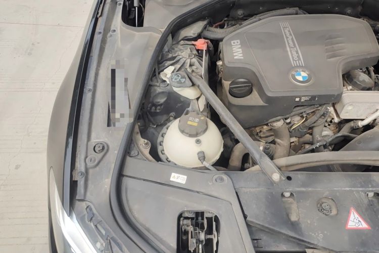 Used BMW 5 Series 2014 525Li Leading Model Engine Bay Right