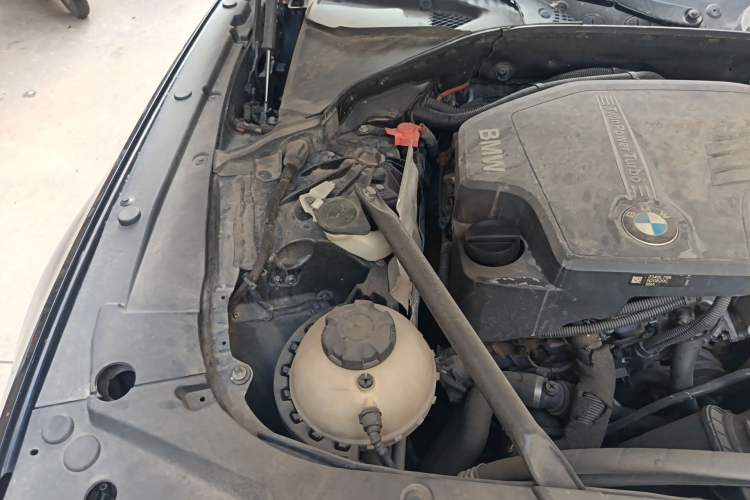 Used BMW 5 Series 2014 528Li Leading Model Engine Bay Right