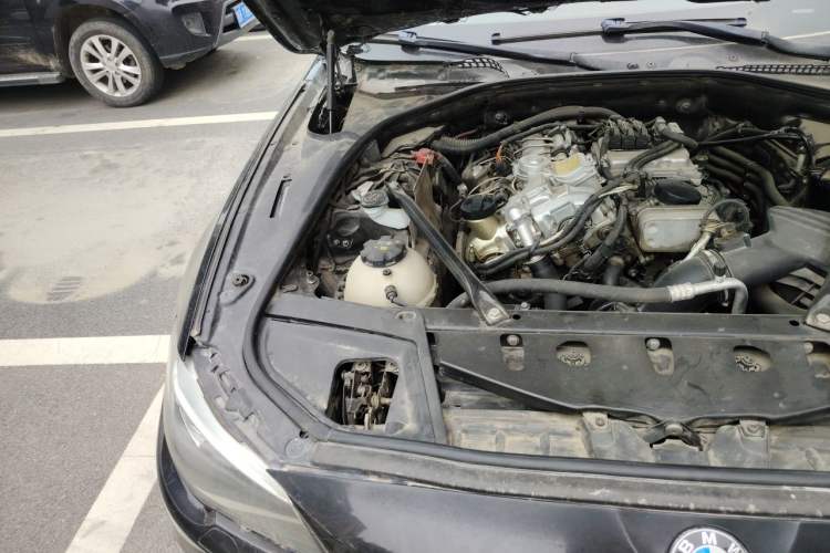 Used BMW 5 Series 2014 525Li Leading Model Engine Bay Right
