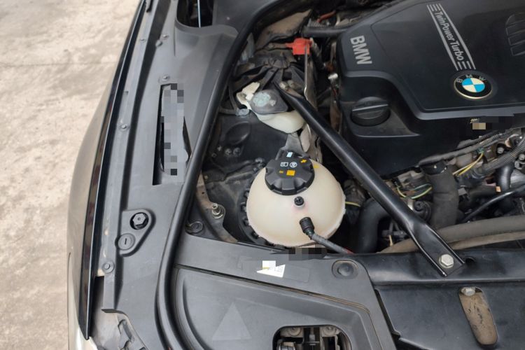 Used BMW 5 Series 2014 525Li Luxury Design Package Engine Bay Right