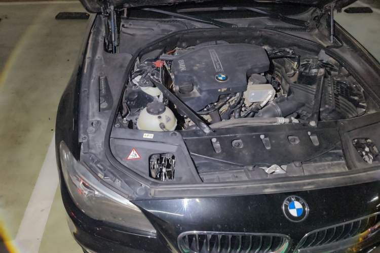 Used BMW 5 Series 2014 525Li Luxury Design Package Engine Bay Right