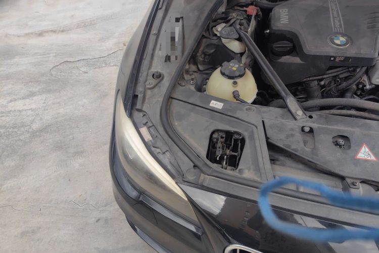 Used BMW 5 Series 2014 520Li Elegant Model Engine Bay Right