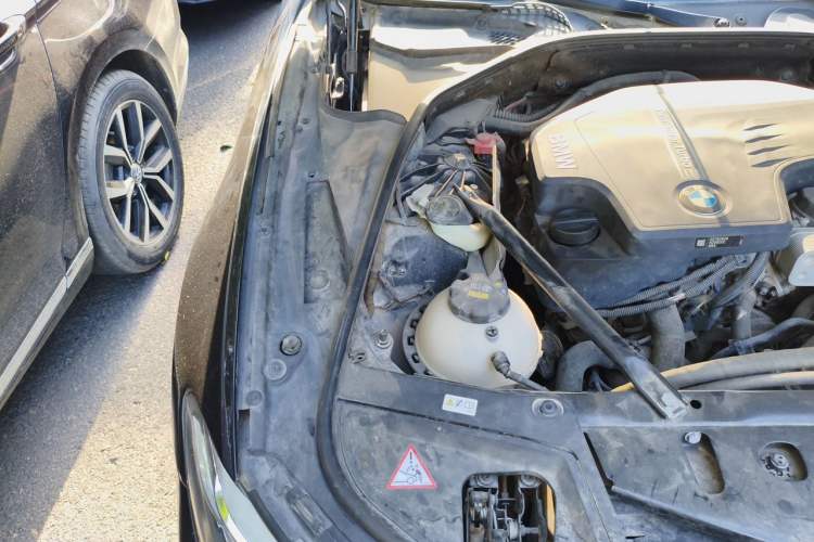 Used BMW 5 Series 2014 525Li Luxury Design Package Engine Bay Right