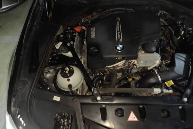 Used BMW 5 Series 2014 520Li Elegant Model Engine Bay Right
