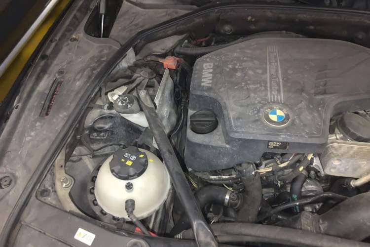 Used BMW 5 Series 2014 525Li Luxury Design Package Engine Bay Right