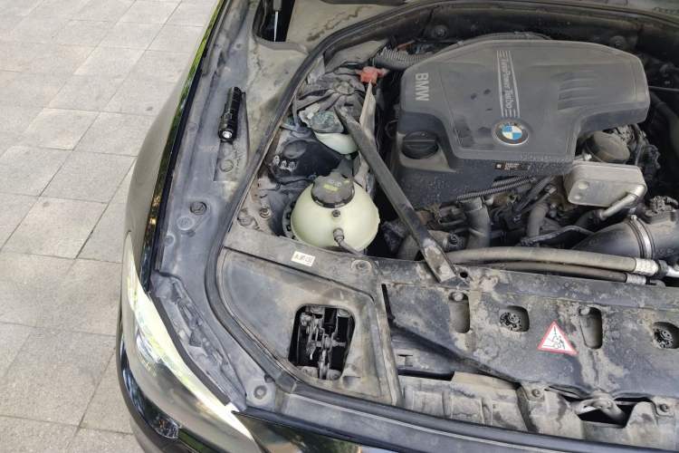Used BMW 5 Series 2014 525Li Leading Model Engine Bay Right