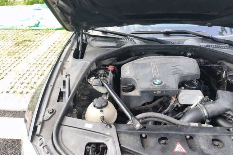 Used BMW 5 Series 2014 525Li Leading Model Engine Bay Right