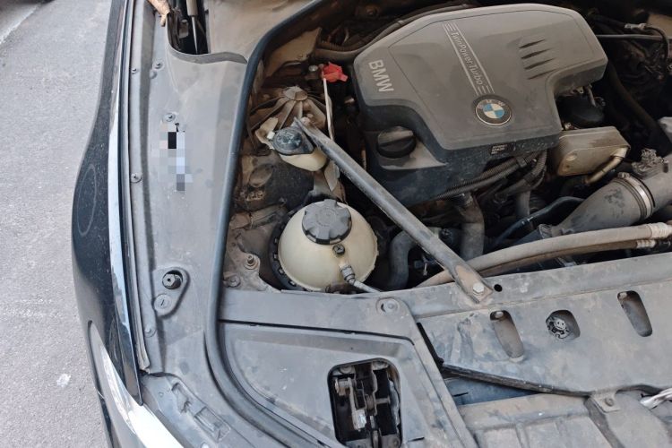 Used BMW 5 Series 2014 525Li Leading Model Engine Bay Right