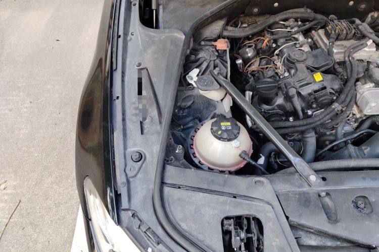 Used BMW 5 Series 2014 525Li Leading Model Engine Bay Right