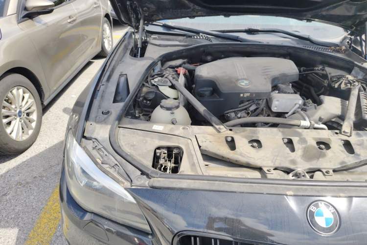 Used BMW 5 Series 2014 520Li Elegant Model Engine Bay Right