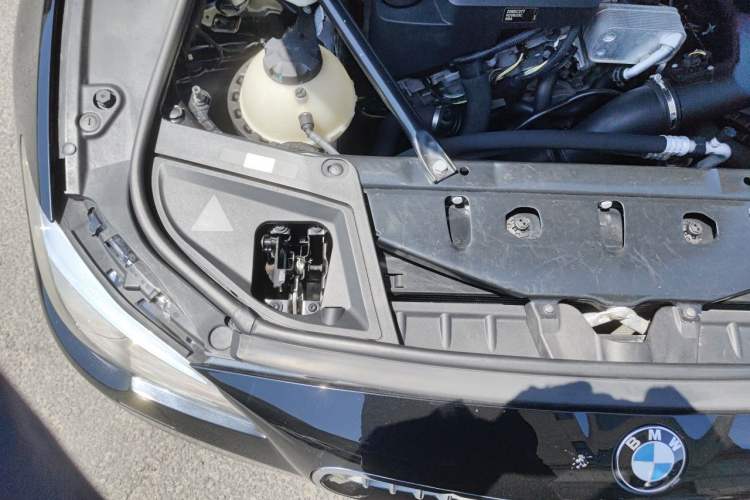 Used BMW 5 Series 2014 525Li Fashion Design Package Engine Bay Right