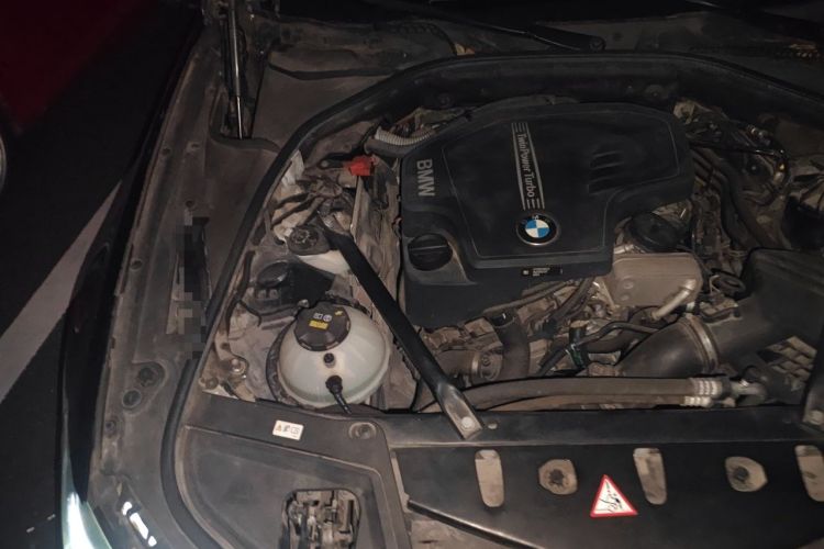Used BMW 5 Series 2014 525Li Leading Model Engine Bay Right